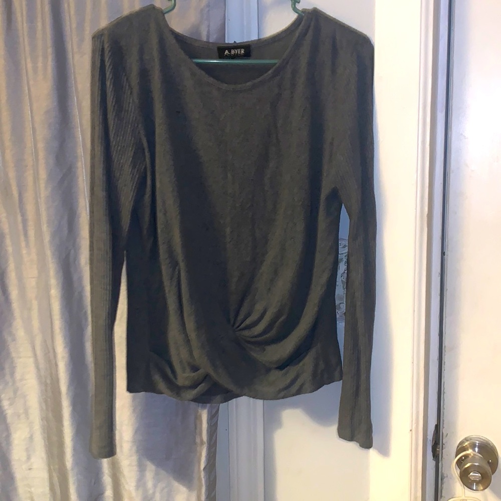💕 3 for $10💕 A. byer twist front top